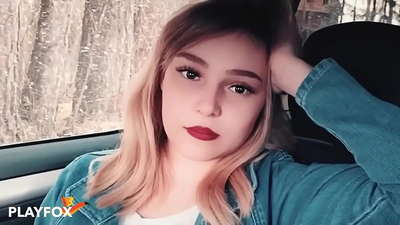 Сексуалды сәби жеңілдік картасын қуана сорып жатыр